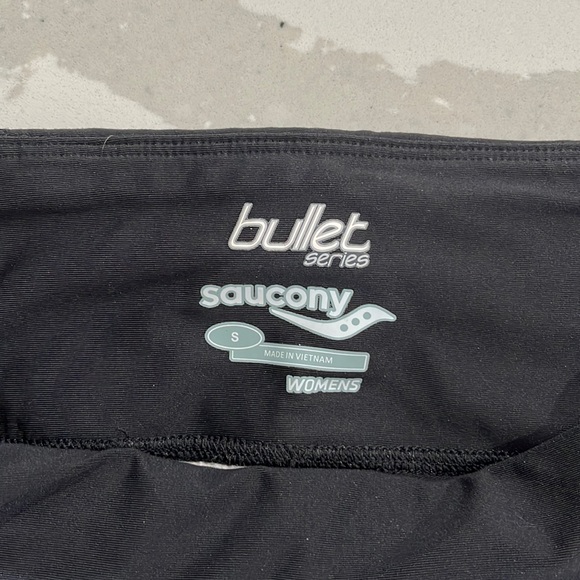 Saucony bullet series running shorts - size small - Picture 2 of 3